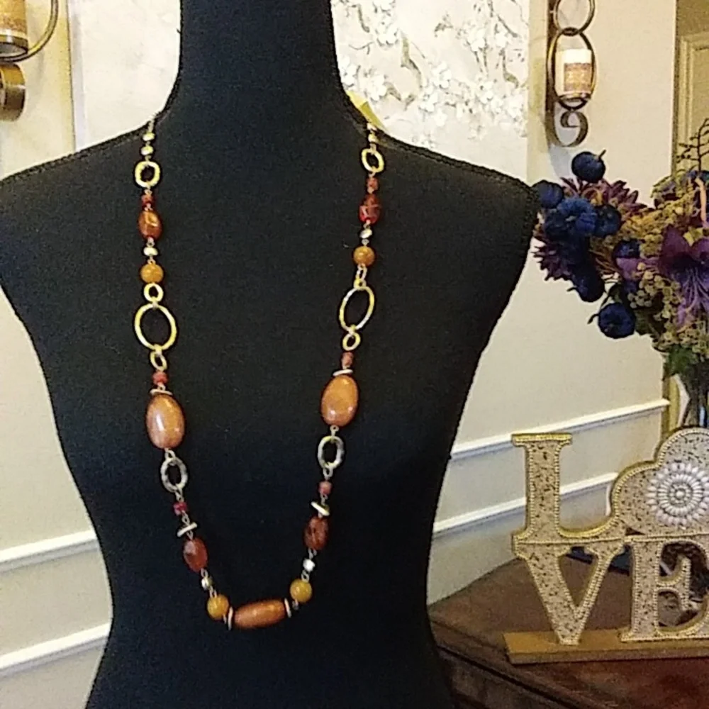 NWT Gold Tone Embellished Stament Beaded  Necklace